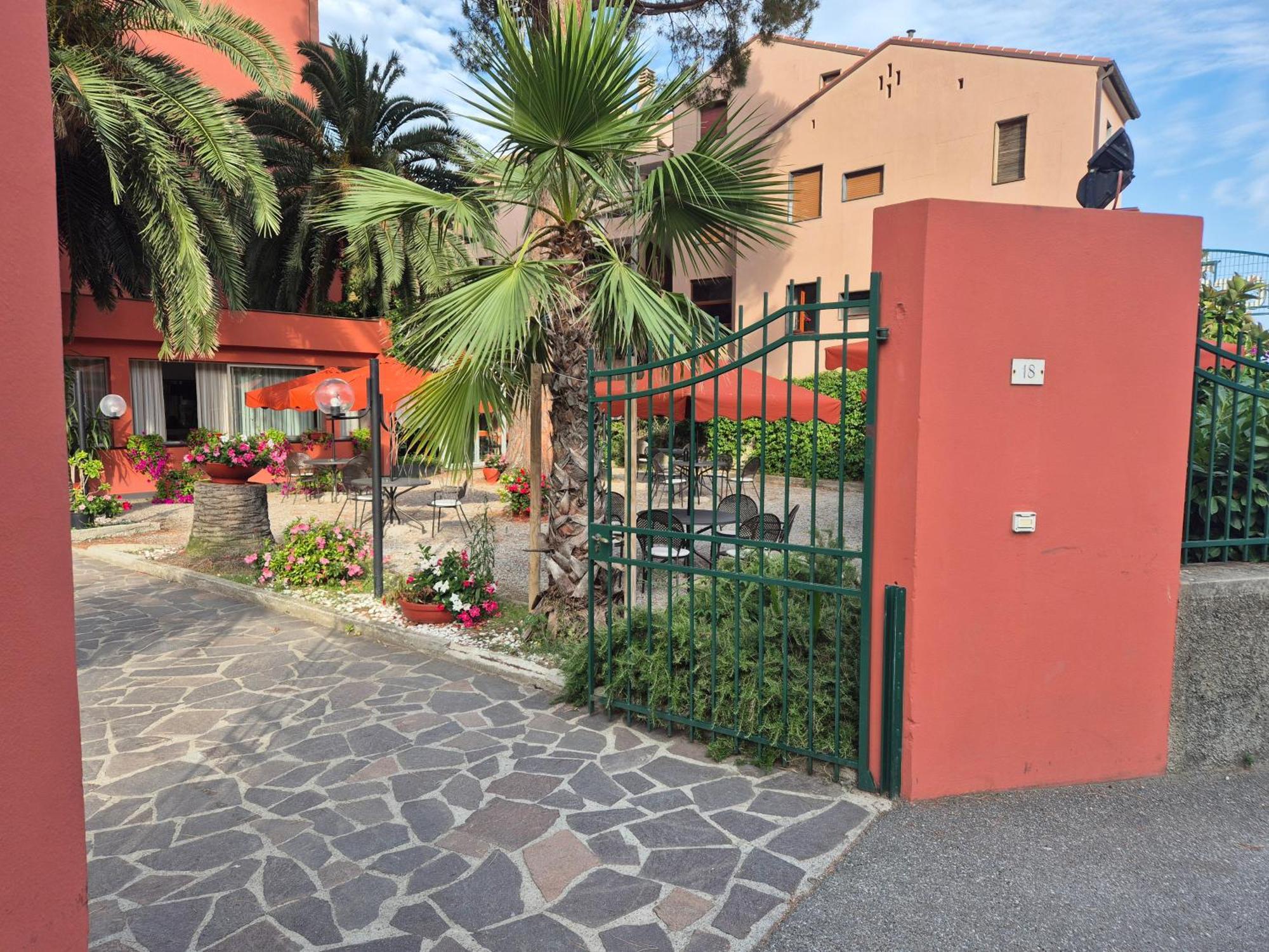 Deluxe 4 Bedrooms In Fegina Monterosso Монтероссо-аль-Маре Экстерьер фото